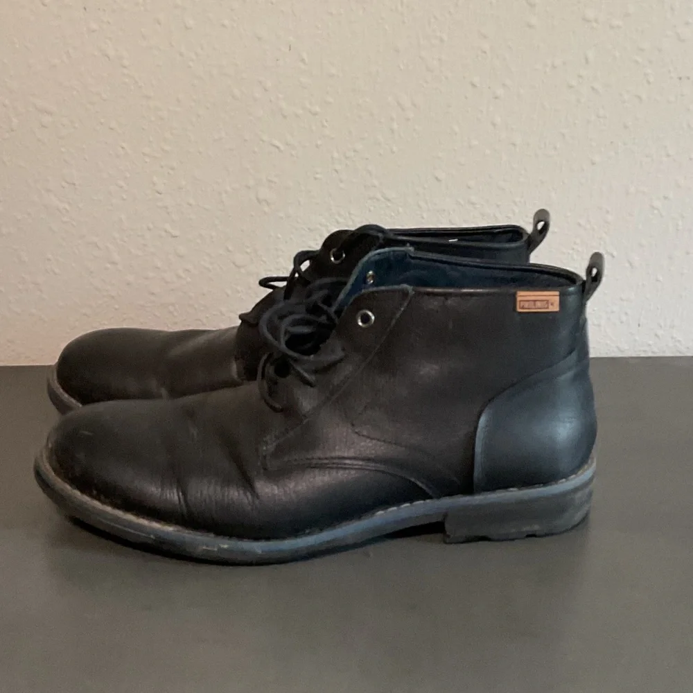 PIKOLINOS classic black